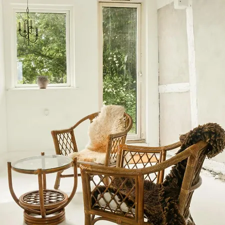 Private Retreat Near Kragenaes With Field Views Vesterborg